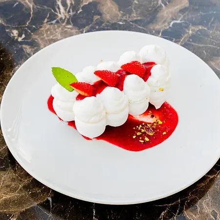 Sky Boutique فندق Peraía